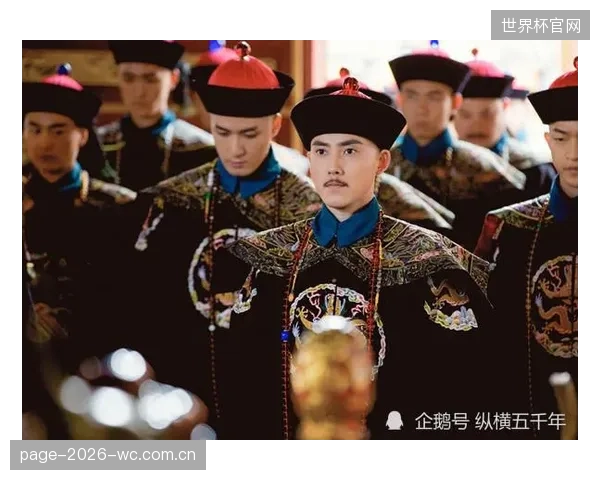 老将金英权坐镇后防,其丰富经验将在稳定军心和关键时刻的防守选位上发挥重要作用。 老将金英权坐镇后防,其丰富经验将在稳定军心和关键时刻的防守选位上发挥重要作用。